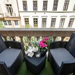 Kiraly 35 Luxury Apartment With Free Parking