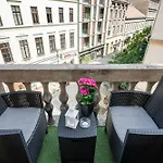Kiraly 35 Luxury Apartment With Free Parking