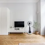 Serene And Spacious Apartment In The Centre