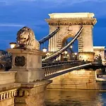 Budacastle Panoramic Luxurious Family Apt, Free Parking Included