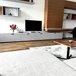 Luxury Flat In Downtown With Free Parking