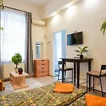 Instant Ruinbar Central Premium Apartment B