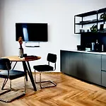 Lujza B Studio 42