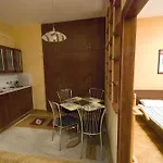Dandy Deluxe Apartments