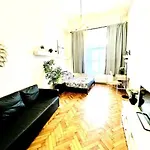 L4 City Centre Stylish Flat