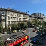 Deluxe Central 4Bedrm Apartment In The Heart Of Budapest