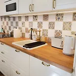 2 Apt Near Castle District