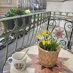 2 Apt Near Castle District