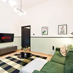Luxury Peaceful Apartment By The St Stephen\'S Basilica