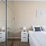 Corvizo Apartment With Balcony