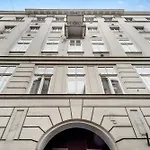Cozy Boho Apartment, Super Central, Parliament, Netflix