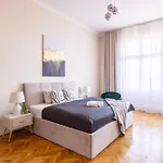 Exclusive & Cozy Central Suite W\' Balcony