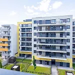 Central - Free Parking - Large Balcony