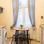 Lovely Apartment In Party Street Ka10