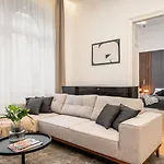 Modern Flat In Budapest With Pinkflamingo