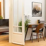 Modern Flat In Budapest With Pinkflamingo