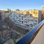 Retro-Metro Apartment