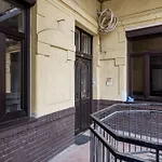 Your 3-Bdrm Apartment At Szimpla Kert