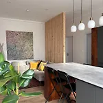 Stylish 2Br Apartment In Excellent Location
