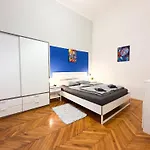Charming 1Br Condo In Central Budapest - Skyline House