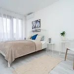 Luxy Hollo Gozsdu Court