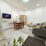 Central Private Apartment-7Pax