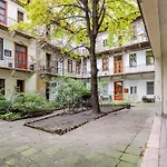 Walk To Opera House - 3Br Live In Budapest Designer Apt