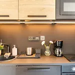 A Cozy Stay For City Wanderers