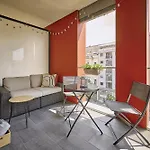 Zene Apartment Vinyl Records & Projector
