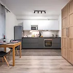 Tol26 Chic Studio Apt In New Building