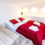 Urbannest Apartman - Free Garage!