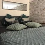 Corvin Apartment Near Semmelweis And Heimpal