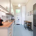 Cosy Castleside Apartment
