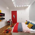 King Bed & Cozy Lighting, Free Wifi In Budapest