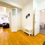 Spacious 4Br Oasis In Central Budapest - Bp Sky