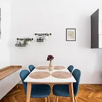 R7 Home Apartment