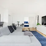 Tranquil Hideaway On Gellert Hill With Parking
