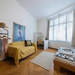 Central Apartment Urban Jungle In Budapest