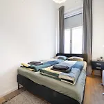 The Grove Hideaway Central 2Br Retreat