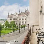 Amora Homes Breathless View Parliament 2 Luxury Suites With Terrace Free Parking Reservation Needed