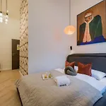 Spacious 5Br By Opera, Liszt Ferenc & City Centre