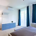 Central - Balcony - Comfy - Green