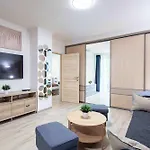 Central - Balcony - Comfy - Green