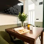 Garden Retreat For Two! Brand New I