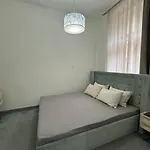 2-Bedroom Flat With Ac And Garage Near Westend