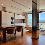 Panoramic Views - Luxury Downtown Home