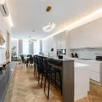 Four Bedrooms Luxury Design Apartment At Fashion Street