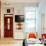 Wind Queen Apartment With Air Condition