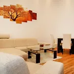 Charlotte Apartment Close To Opera