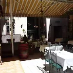 Fehar Pava Restaurant And Hostel